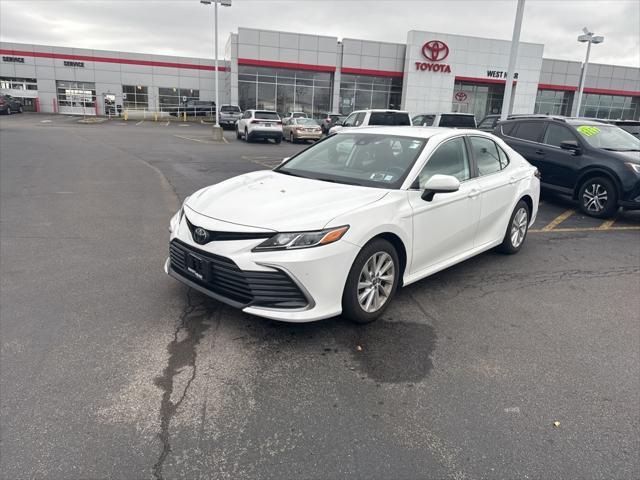 2022 toyota camry le