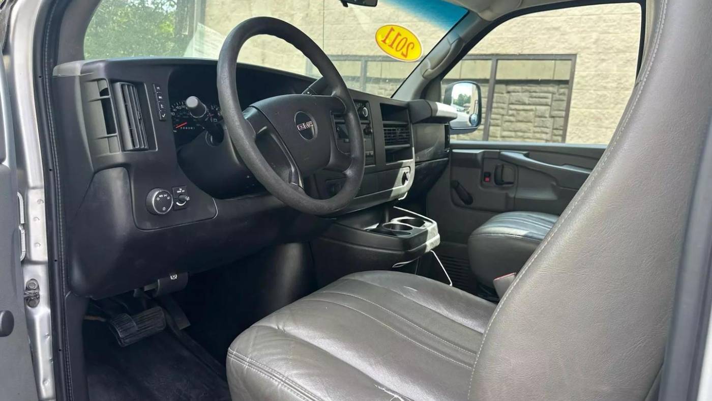 2011 gmc savana 2500