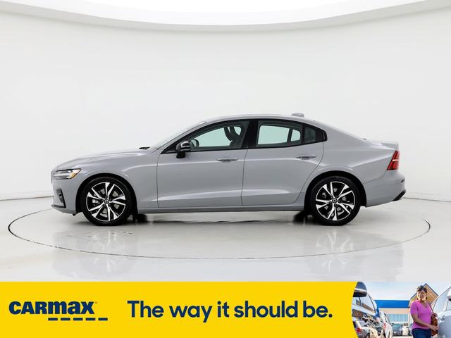 2024 volvo s60 b5 core dark theme