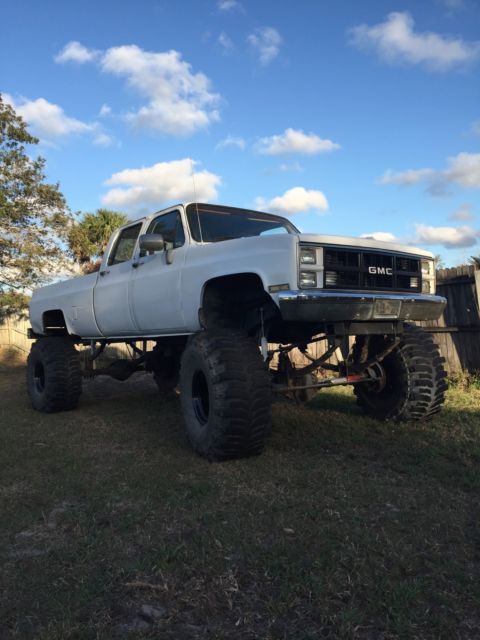 chevy 3500 mud truck 16" lift 44" bogger tires
