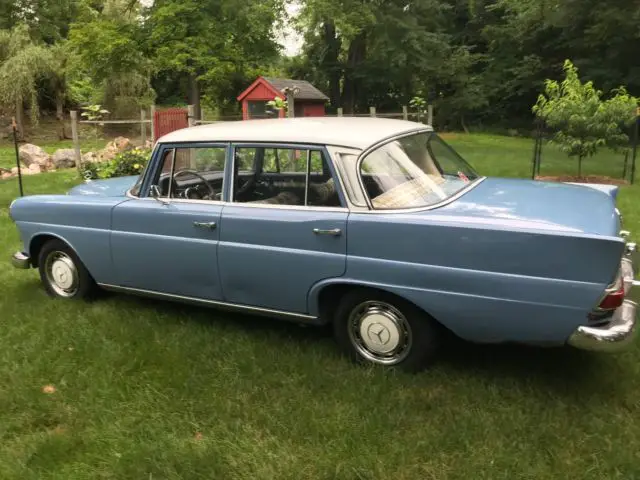 1966 mercedes 200 heckflosse