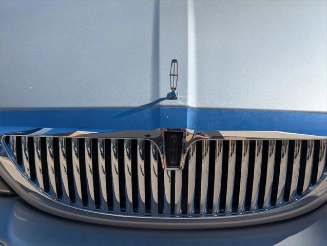 2010 lincoln town car signature