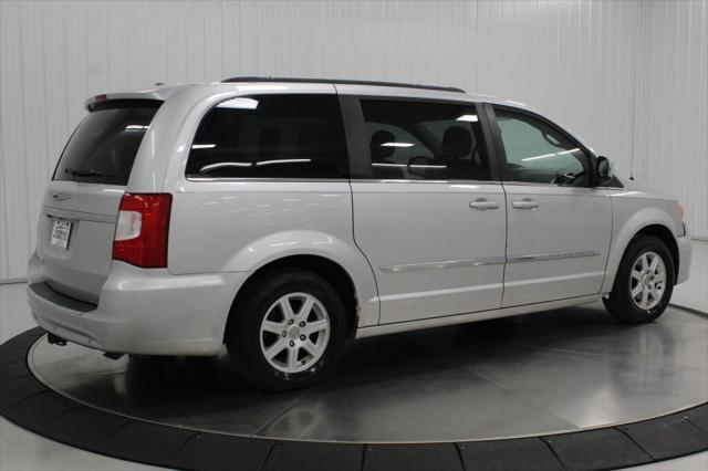 2012 chrysler town & country touring-l