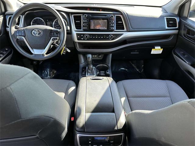 2018 toyota highlander le i4