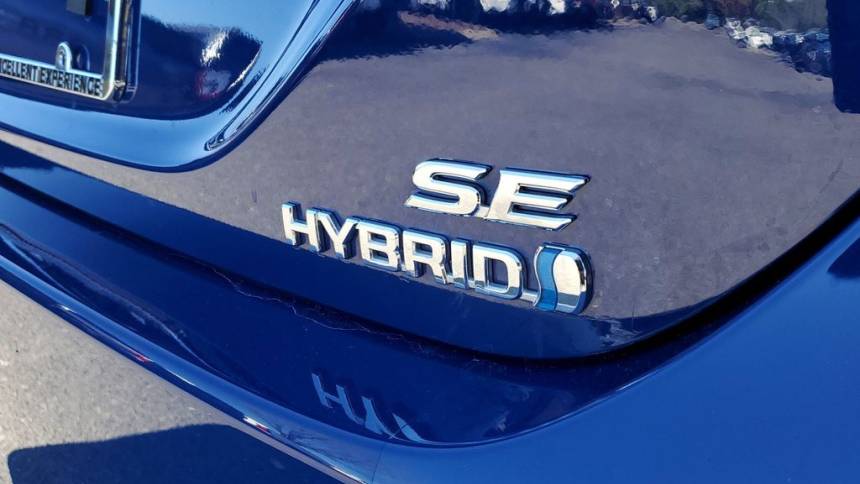 2023 toyota camry hybrid se