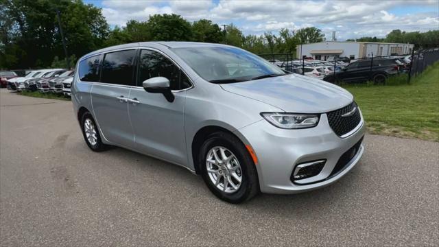 2023 chrysler pacifica touring