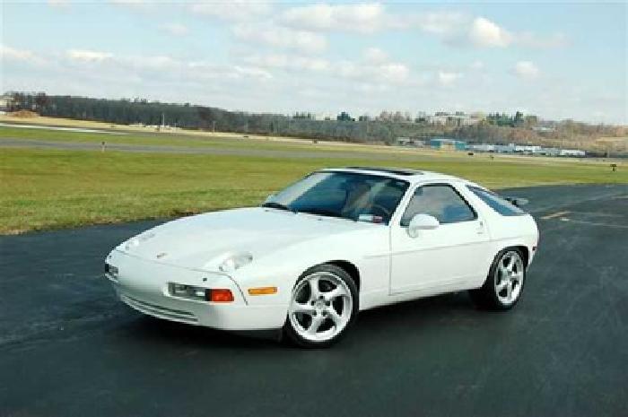 1988 grand prix white porsche 928 in pleasantville, ny