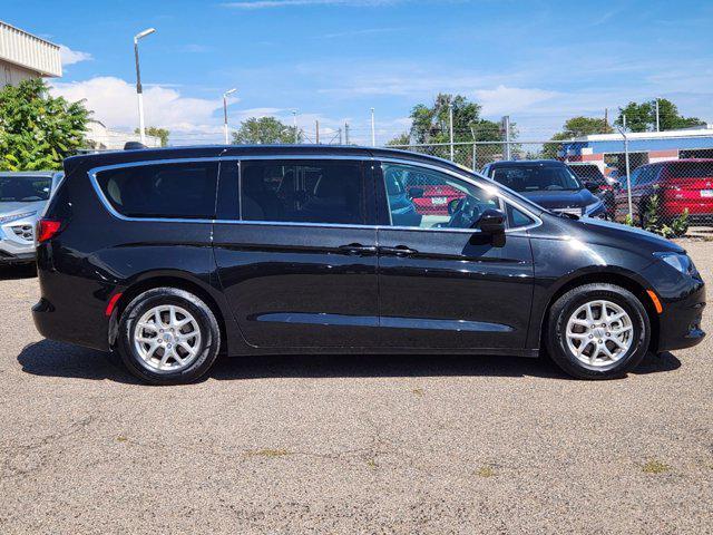 2022 chrysler voyager lx