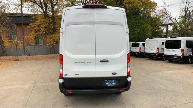 2022 ford transit-250 base
