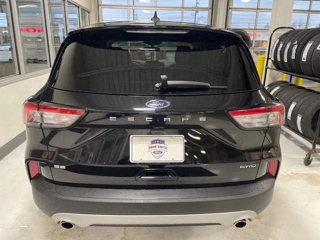2021 ford escape se