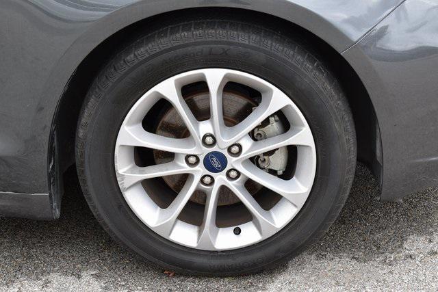 2020 ford fusion se