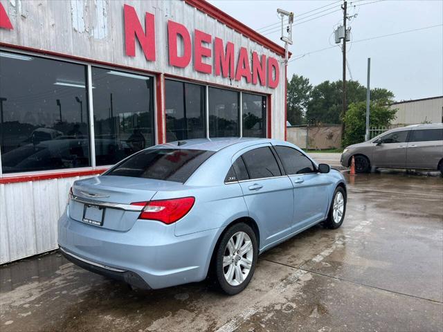 2013 chrysler 200 lx