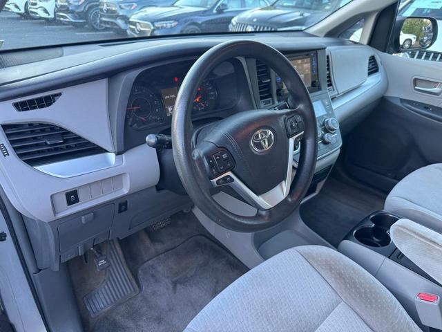 2015 toyota sienna le