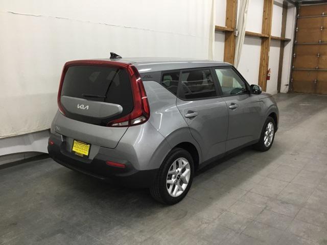 2022 kia soul lx