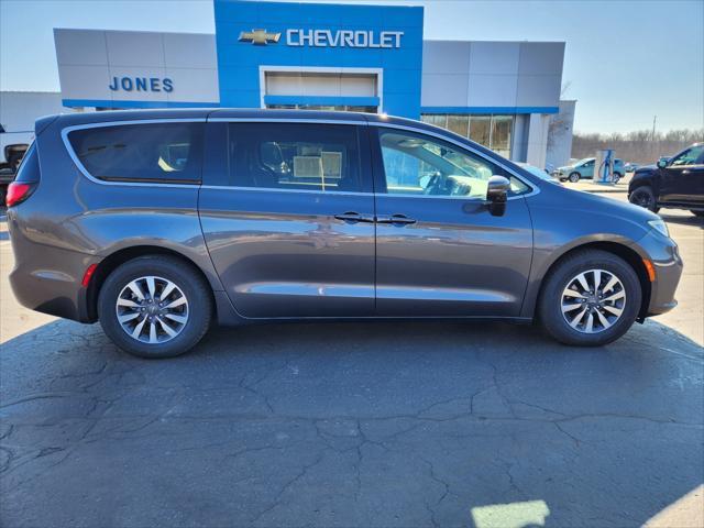 2022 chrysler pacifica hybrid touring l