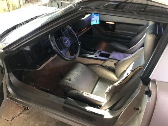 1985 chevy corvette great condition low miles v8