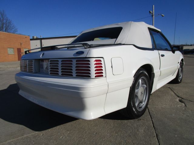 1993 ford mustang gt convertible - excellent condition - must see!