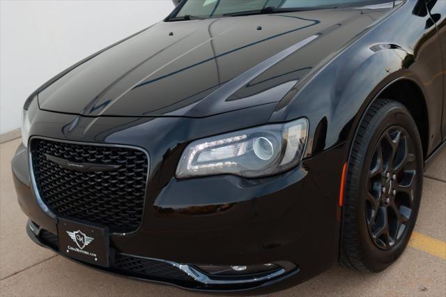 2019 chrysler 300 s