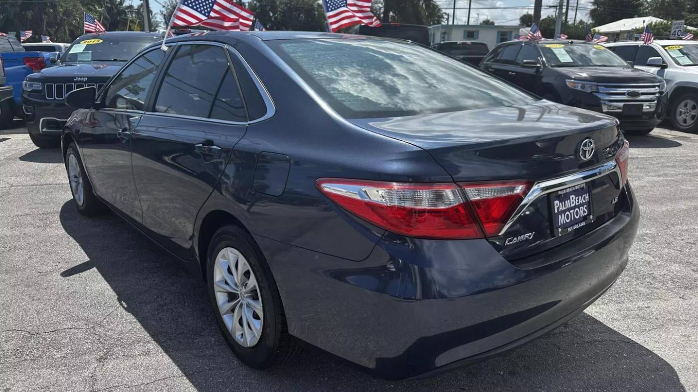 2015 toyota camry le