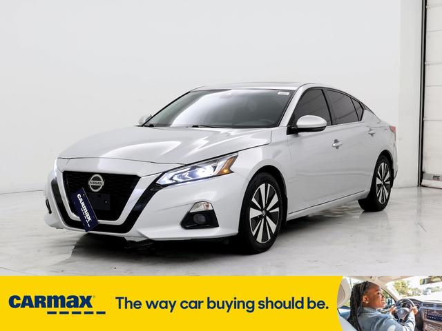 2019 nissan altima sv