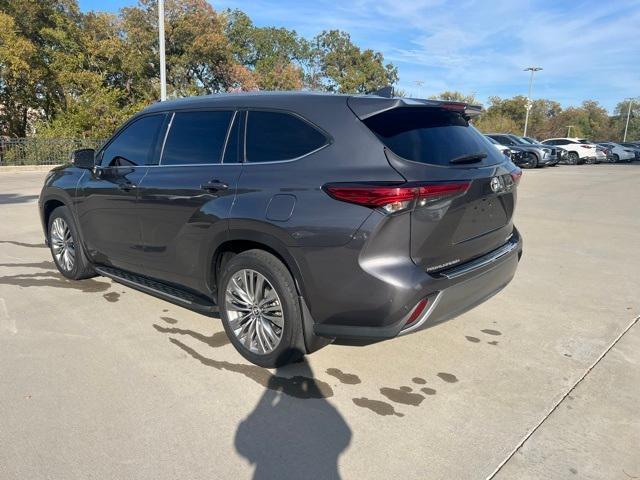 2022 toyota highlander platinum