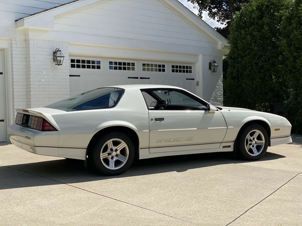 1988 chevrolet camaro z28 iroc z coupe white rwd automatic iroc-z