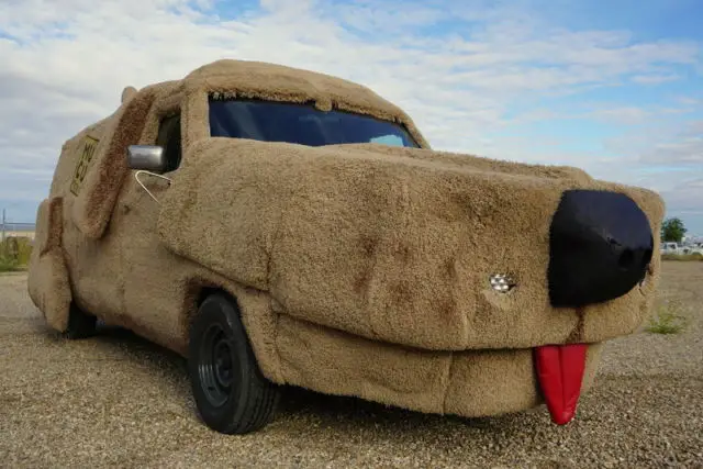 a tribute mutt cutts van from the movie dumb and dumber, shaggin wagon