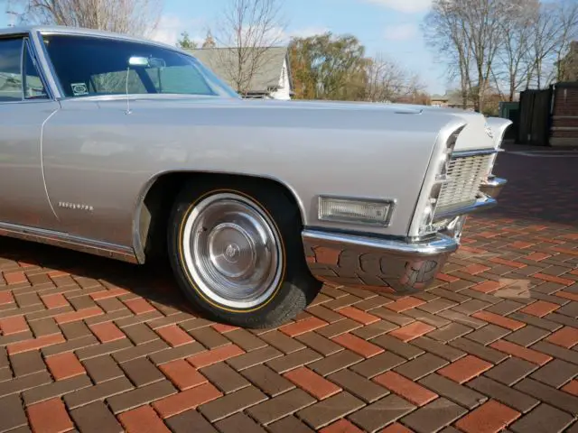 1968 cadillac fleetwood solid straight body. beautiful paint & chrome
