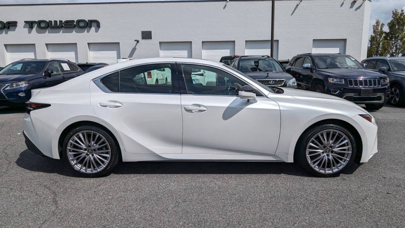 2023 lexus is 300 base