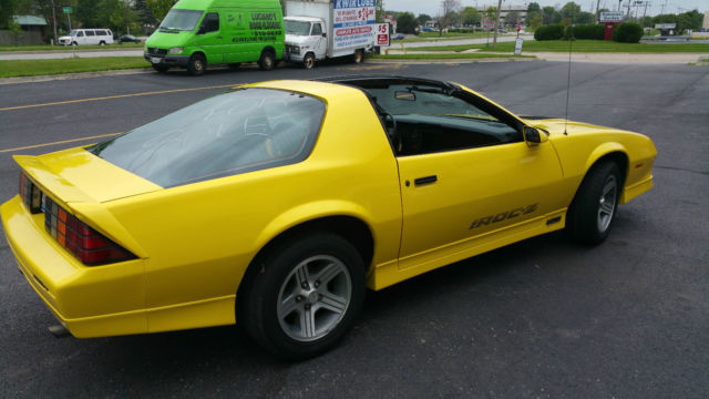 yellow iroc z 5.0l tpi with t tops