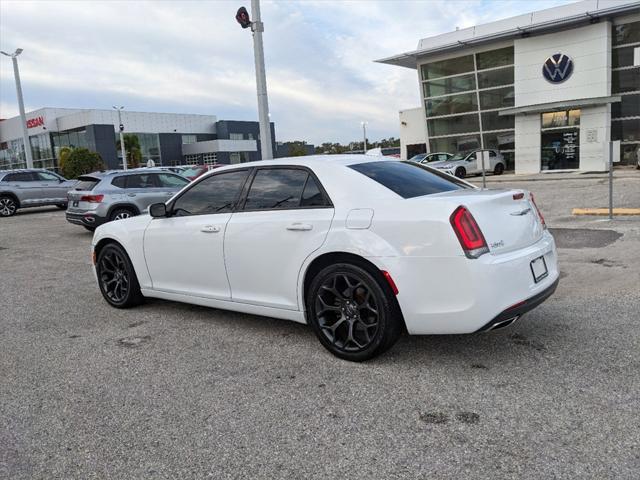 2019 chrysler 300 s