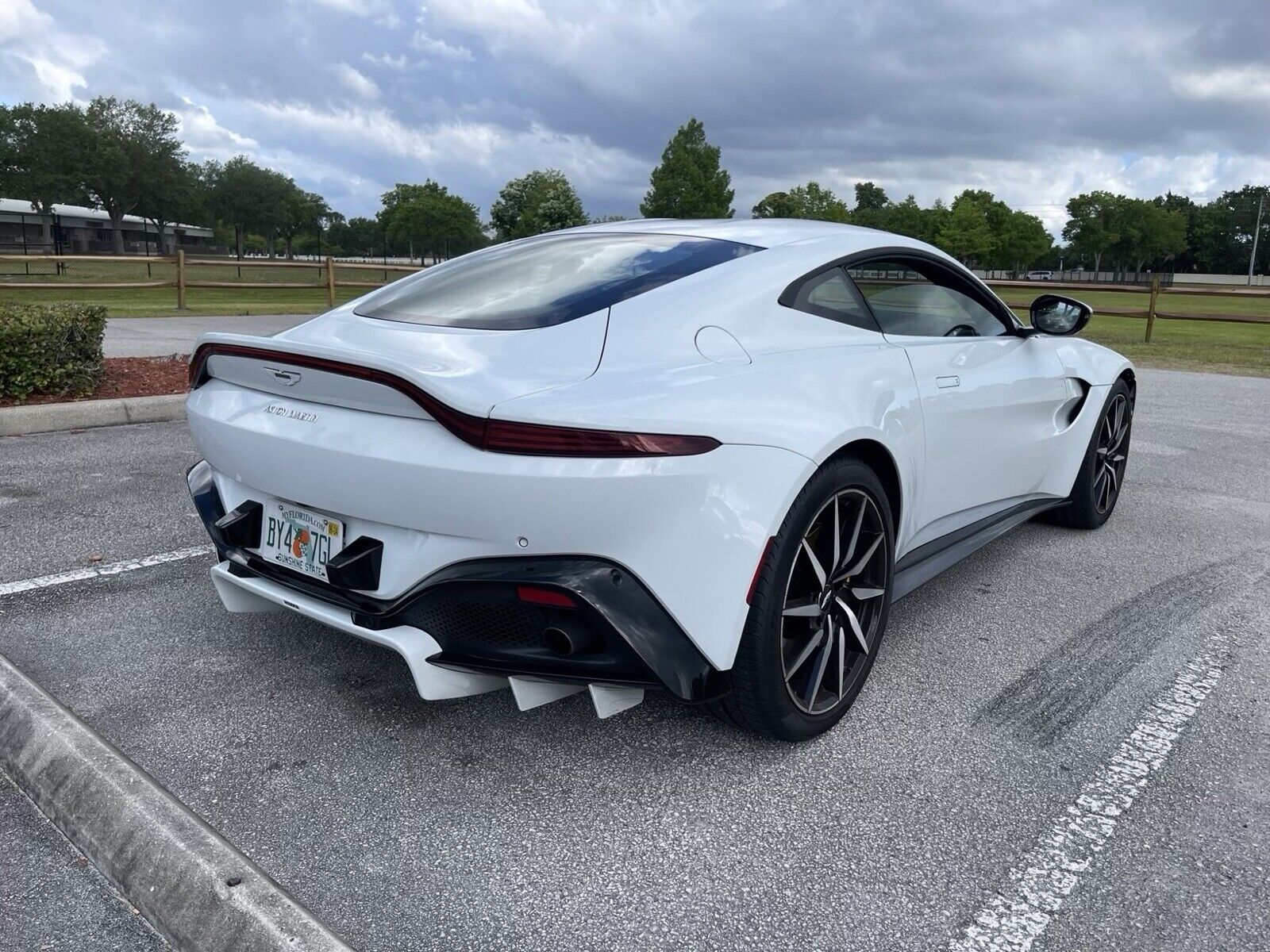2019 aston martin vantage