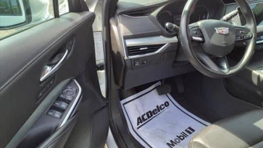 2022 cadillac xt4 premium luxury