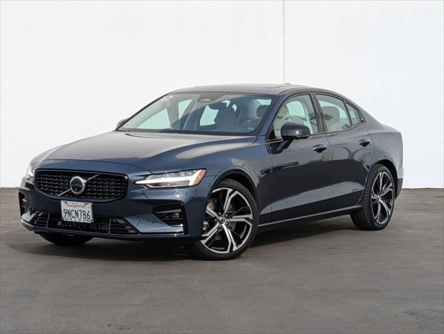 2024 volvo s60 b5 plus dark theme