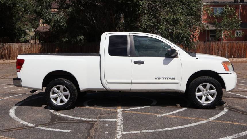 2012 nissan titan sv