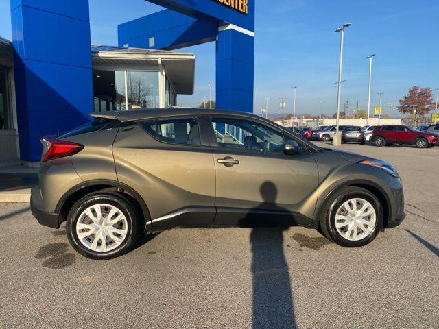 2021 toyota c-hr le