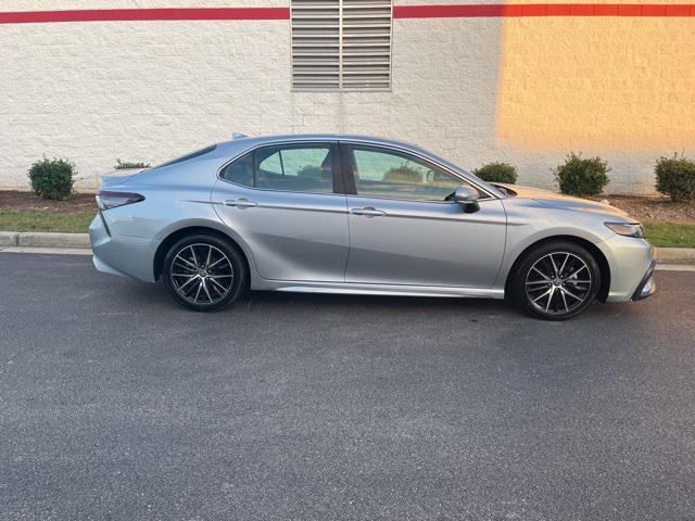 2022 toyota camry se