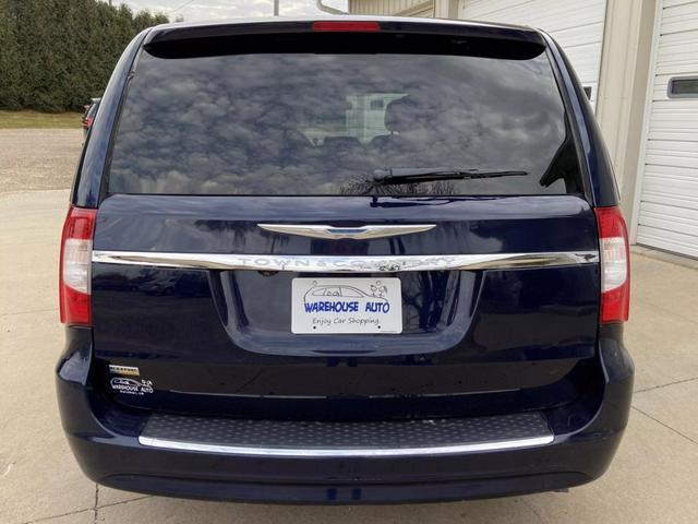 2016 chrysler town & country touring