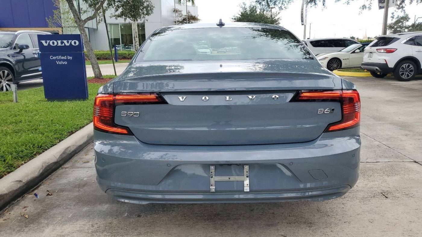 2022 volvo s90 b6 momentum
