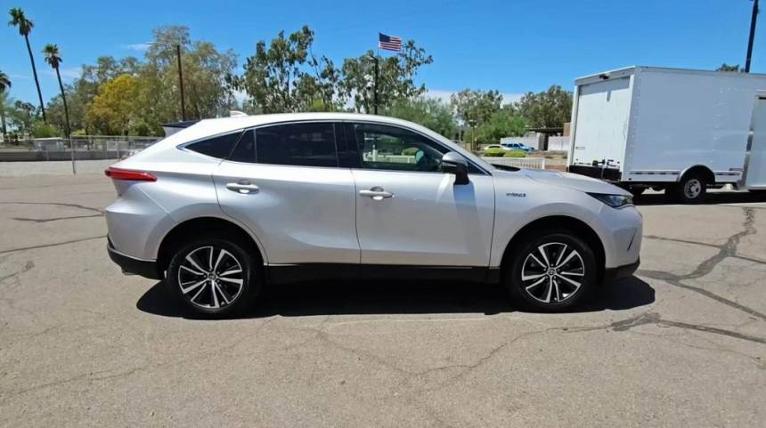 2021 toyota venza le