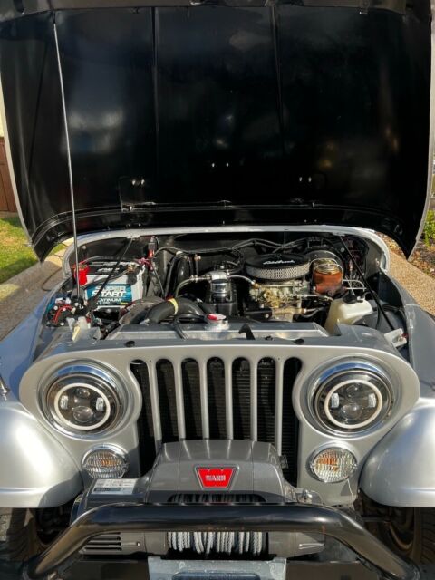 1981 jeep cj7 (fully restored and prestine condition)
