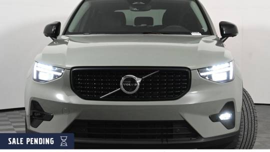 2024 Volvo XC40 plus b5