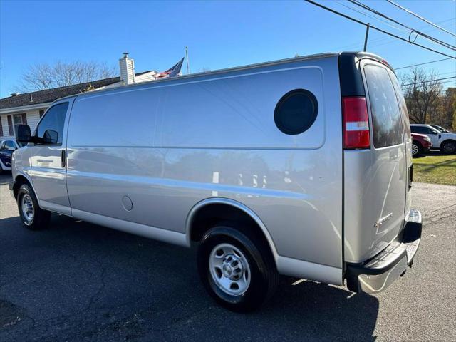 2022 chevrolet express 3500 extended van 3d