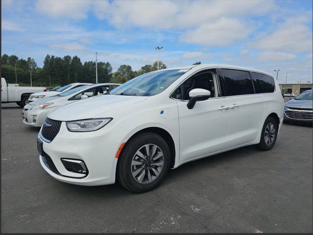 2023 chrysler pacifica hybrid touring l