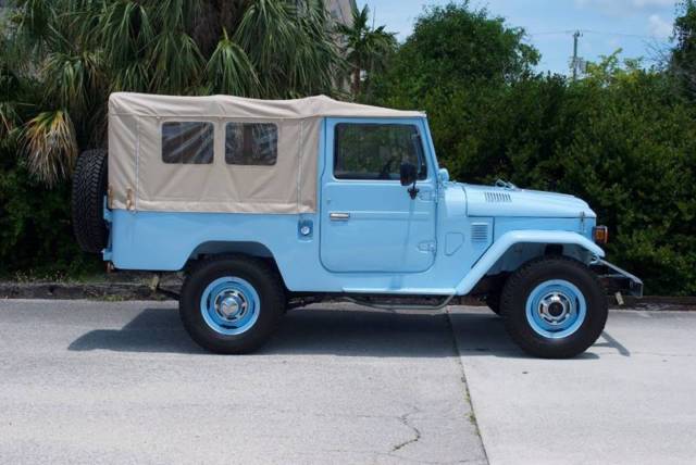 manual 4wd 3.0l diesel frame off rotisorie restored blue/tan leather