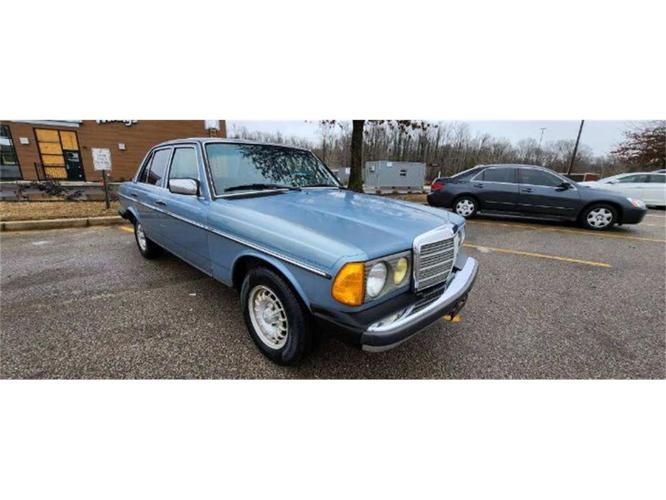 1985 mercedes-benz 300td in cadillac, michigan