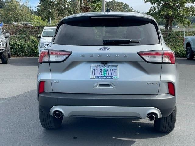2022 ford escape se