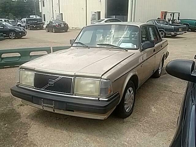 volvo 240 sedan - 5 speed manual - no reserve!