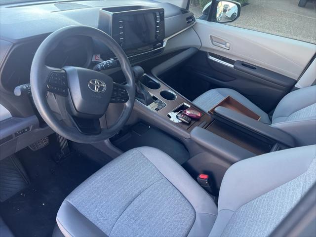 2022 toyota sienna le