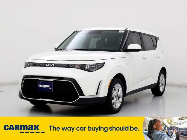 2023 kia soul lx